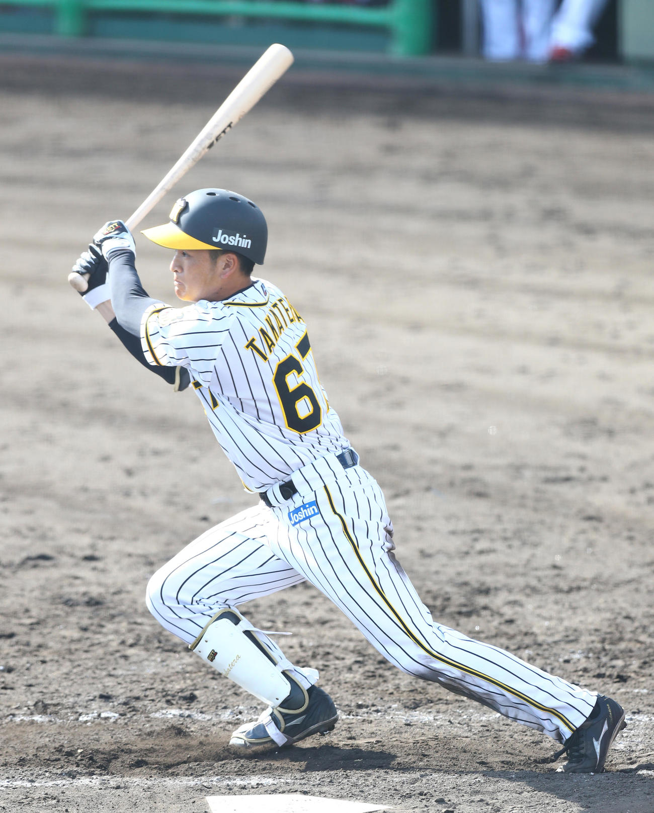 8回2死一、三塁、高寺は中越えに適時二塁打を放つ（代表撮影）