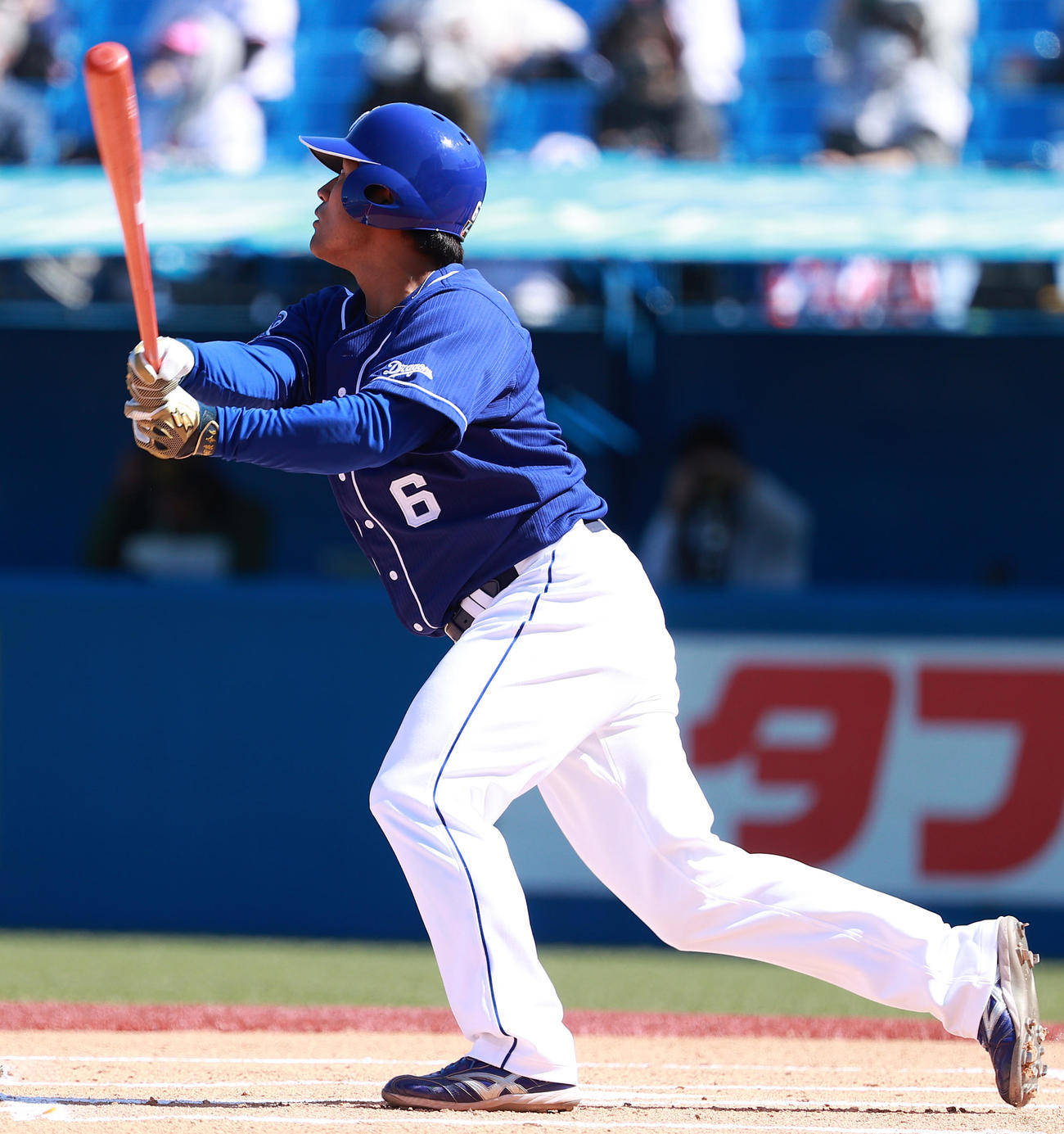 ヤクルト対中日　1回表中日2死二、三塁、先制3点本塁打を放つ平田（撮影・中島郁夫）