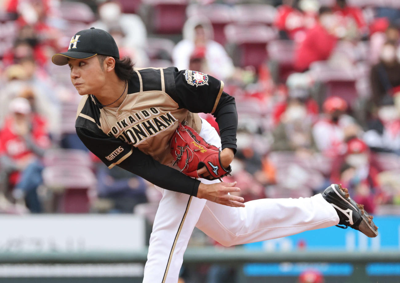 プロ野球広島対日本ハム　日本ハム先発の伊藤（撮影・加藤孝規）