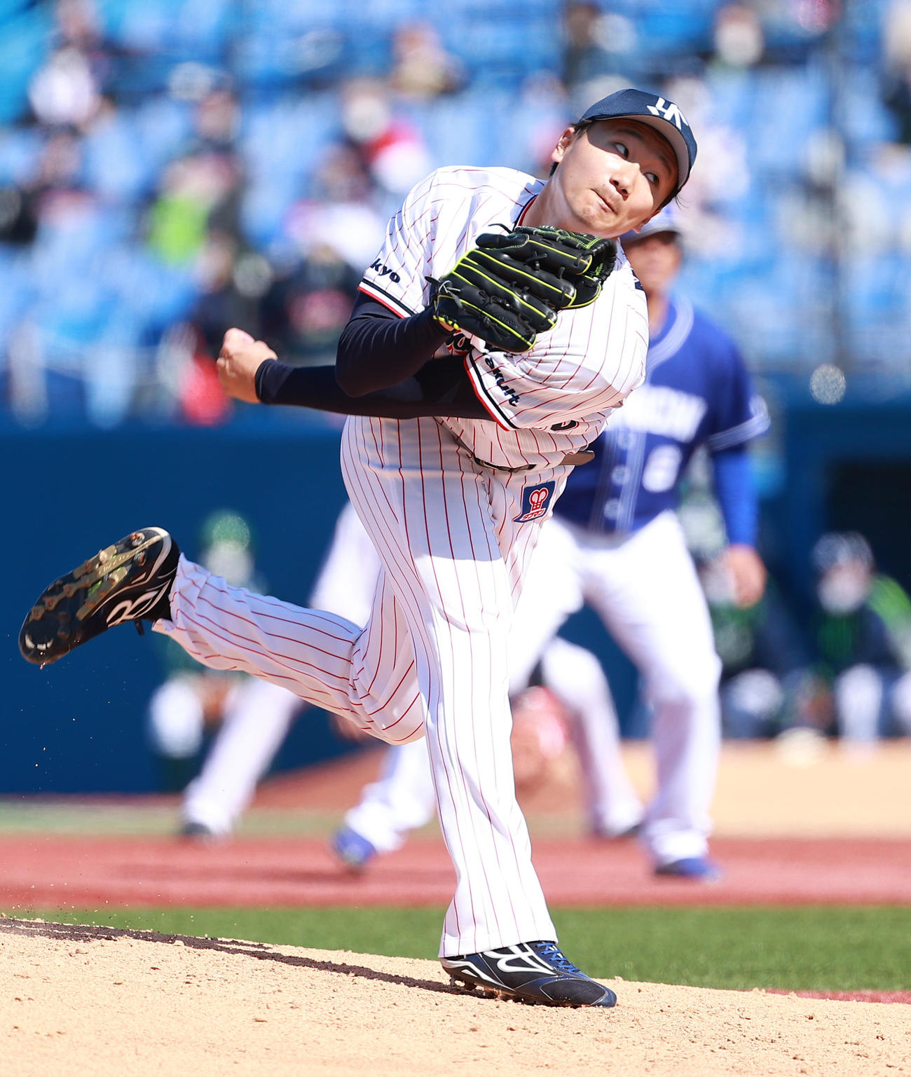 ヤクルト対中日　力投するヤクルト宮台（撮影・中島郁夫）
