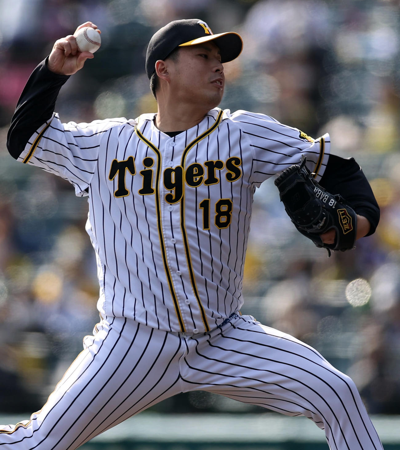 阪神対巨人　5回表から登板する馬場（撮影・狩俣裕三）