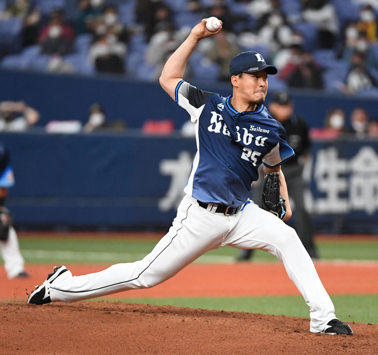 オリックス対西武　西武先発の平井（撮影・前岡正明）