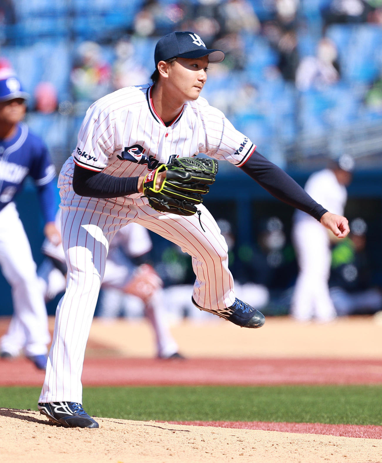 ヤクルト対中日　力投するヤクルト宮台（撮影・中島郁夫）