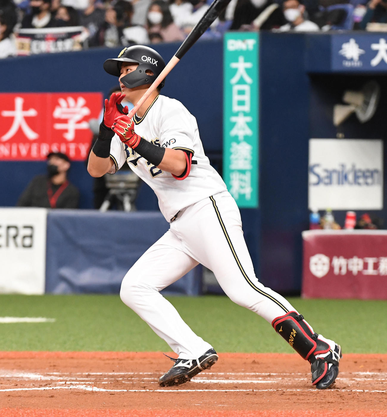 オリックス対西武　7回裏オリックス2死一、二塁、紅林は左中間に3点本塁打を放つ（撮影・前岡正明）