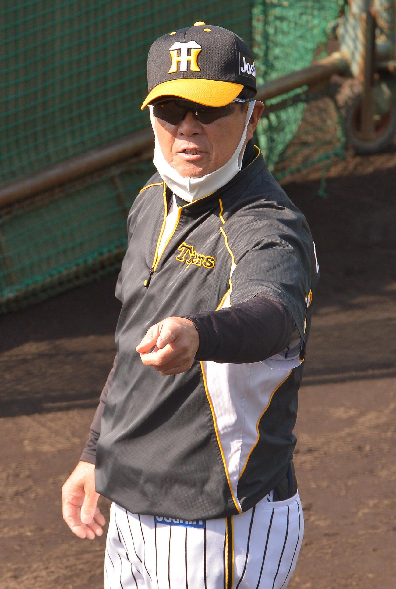 試合前練習の平田勝男2軍監督（代表撮影）