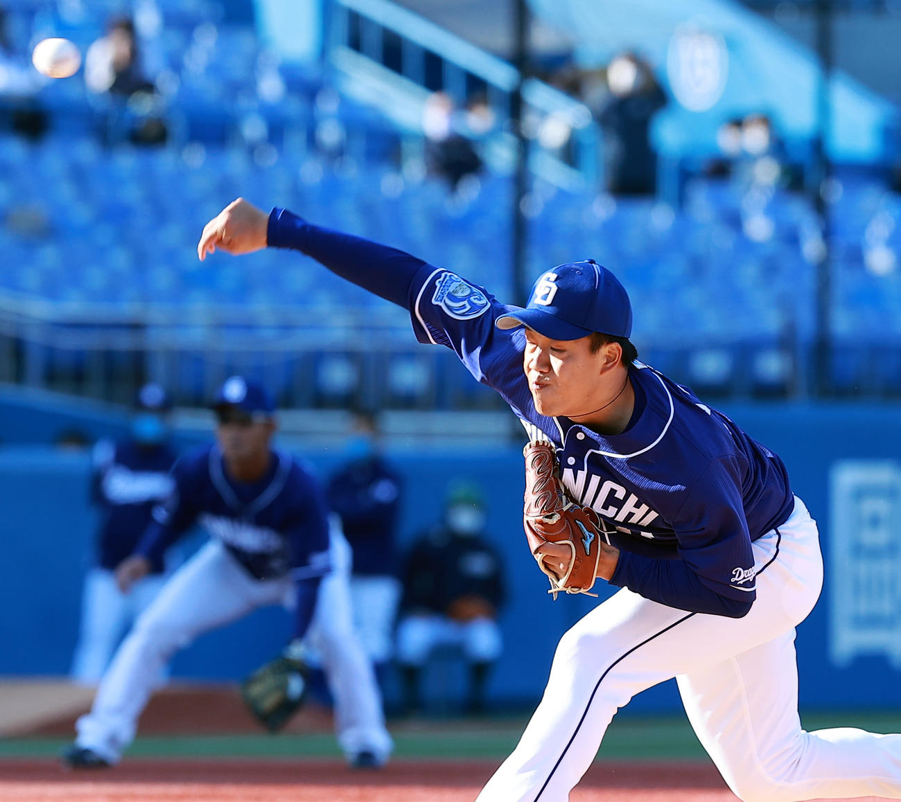ヤクルト対中日　力投する中日先発の柳（撮影・浅見桂子）