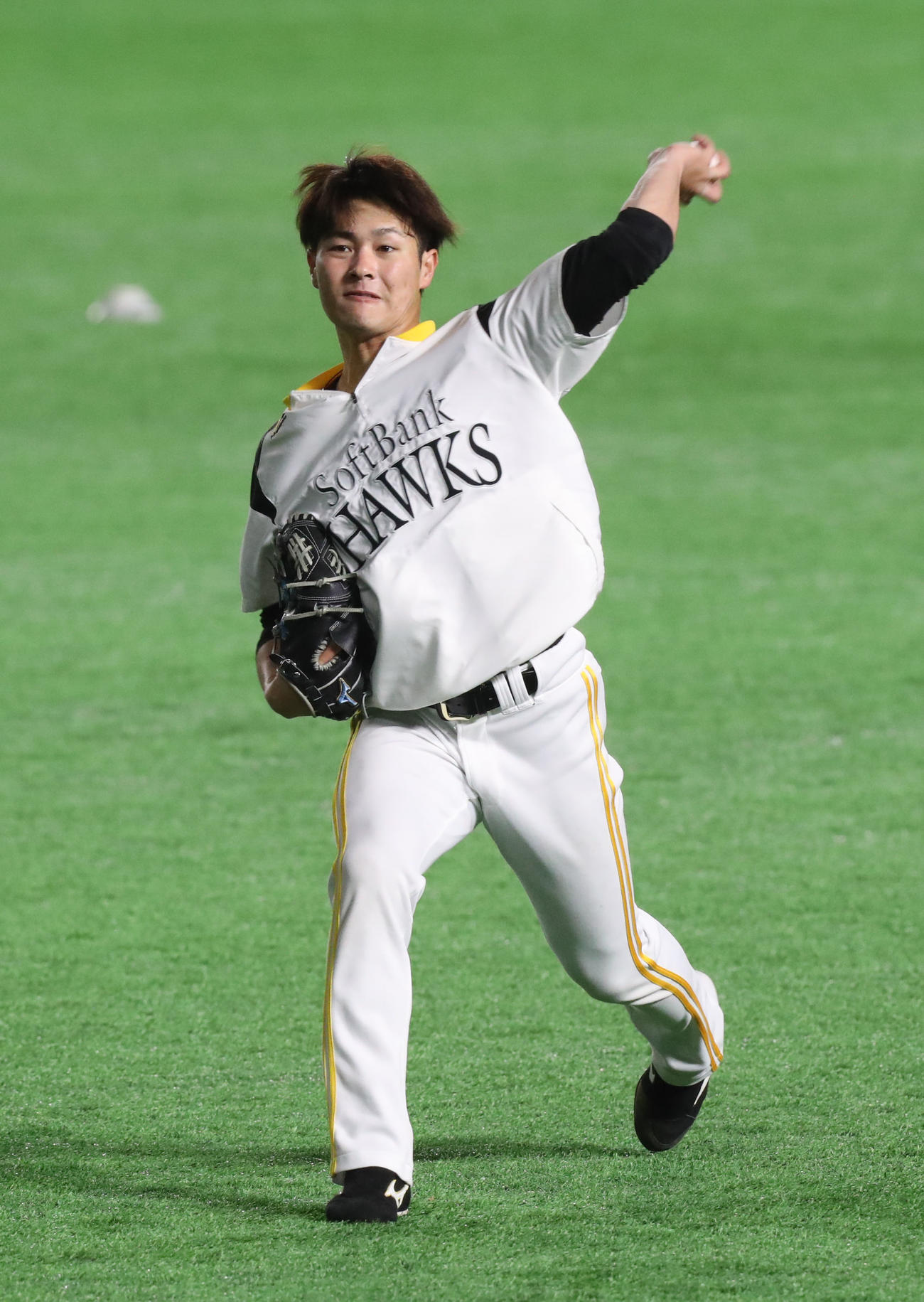 キャッチボールをする笠谷俊介投手（撮影・屋方直哉）