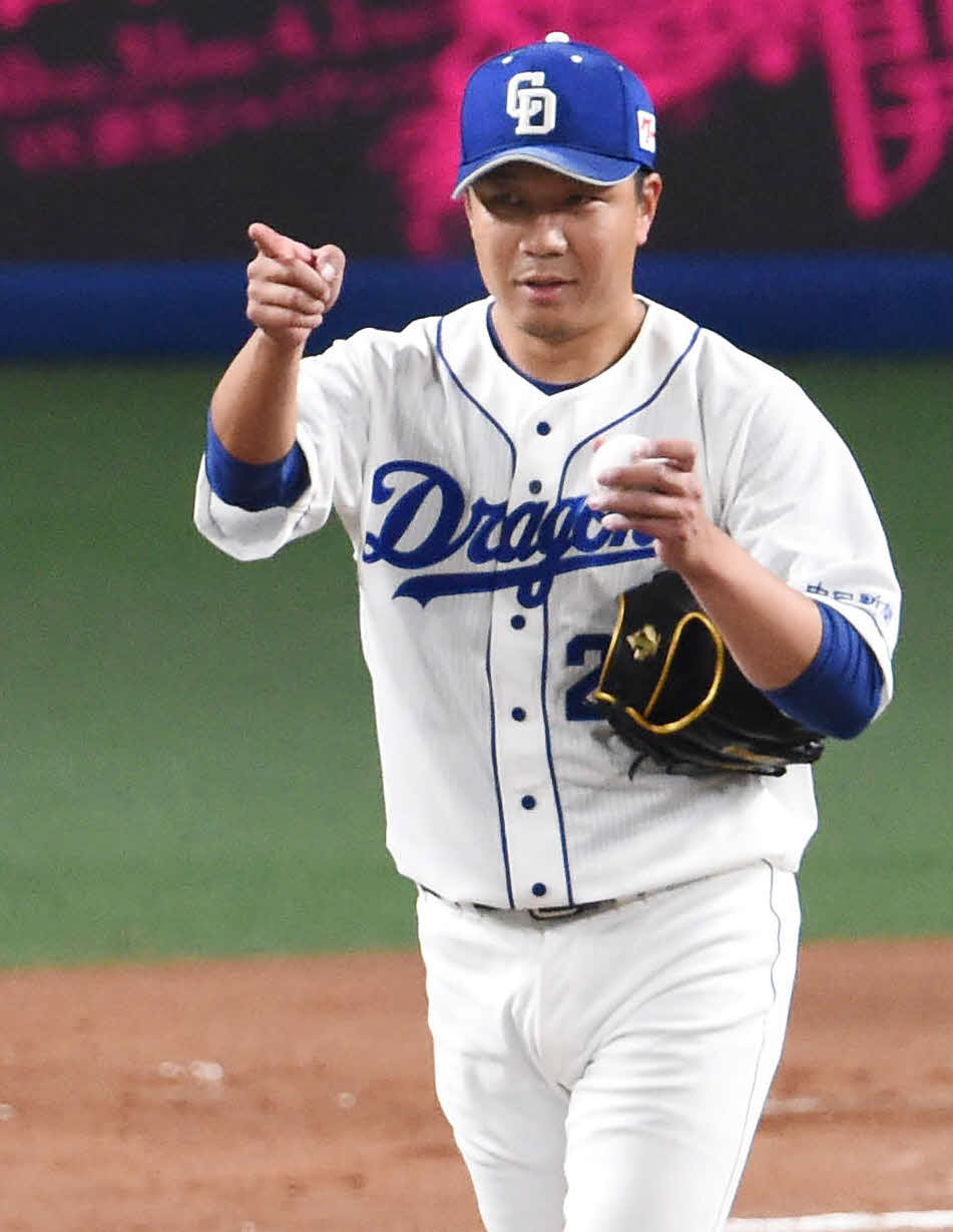 中日対巨人　野手に声を掛ける中日大野雄（撮影・森本幸一）