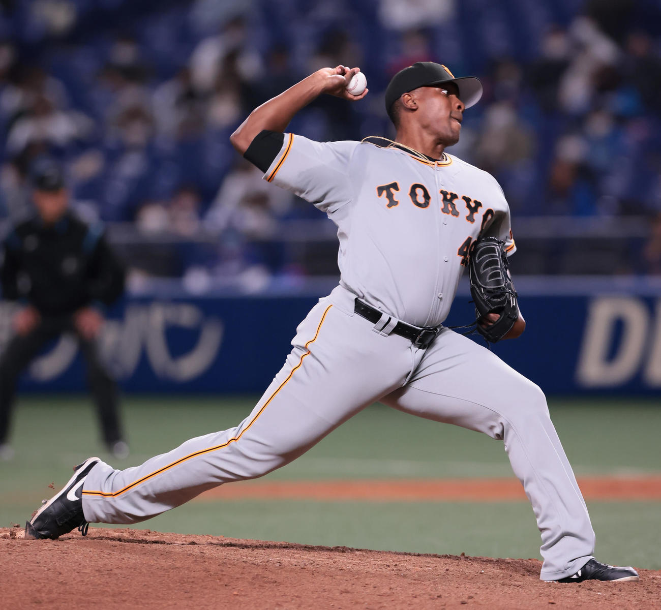 中日対巨人　巨人4番手で登板したビエイラ（撮影・足立雅史）