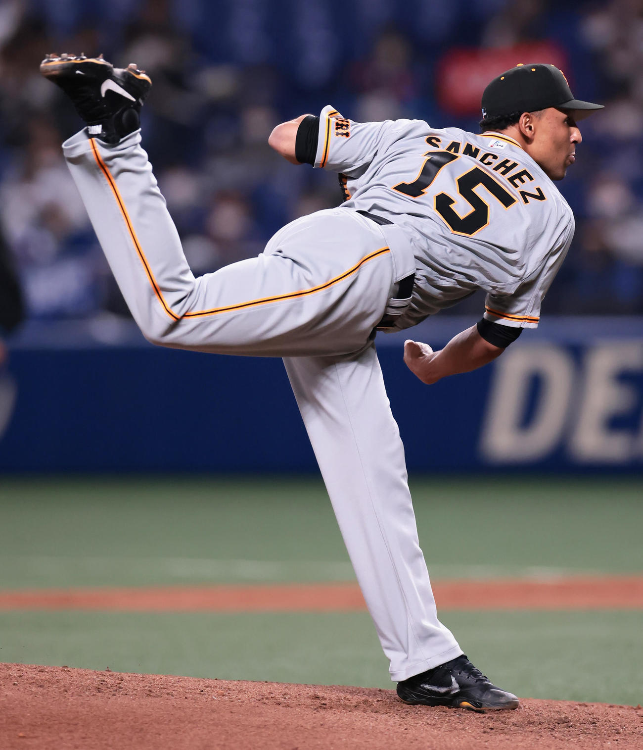 中日対巨人　巨人先発のサンチェス（撮影・足立雅史）