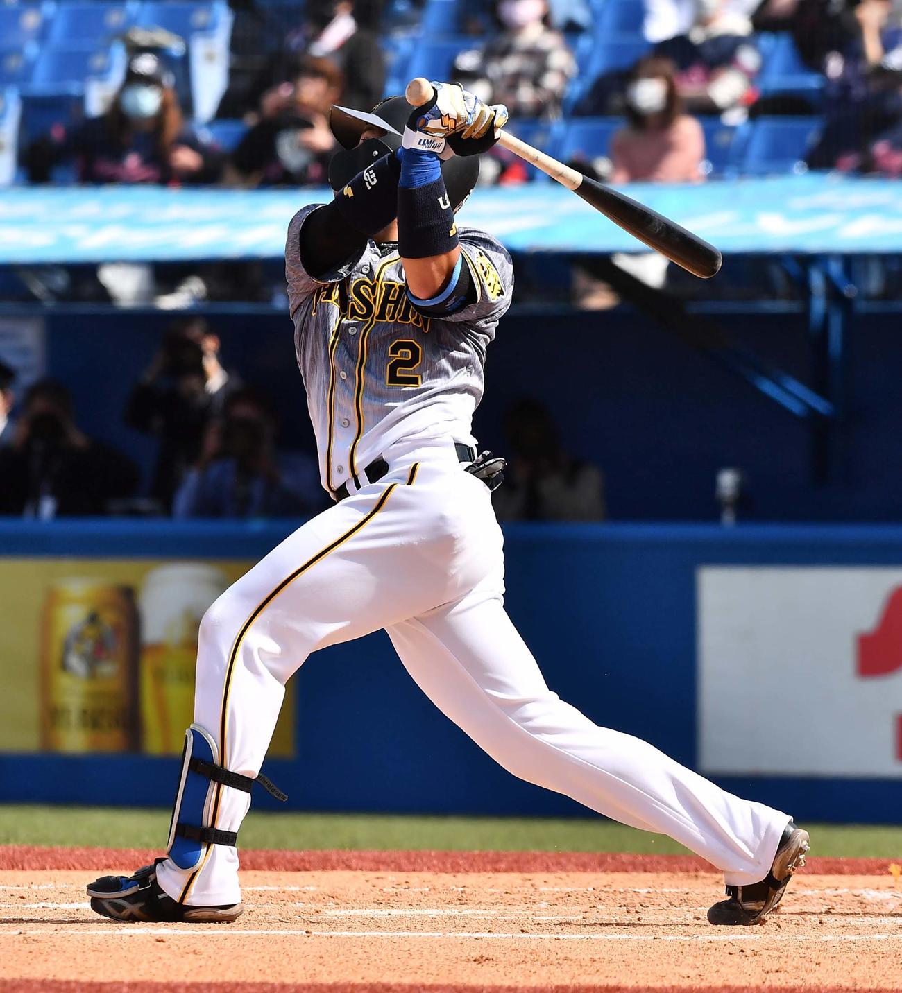 2回表阪神1死満塁、右越えに先制2点適時安打を放つ梅野隆太郎（撮影・上田博志）