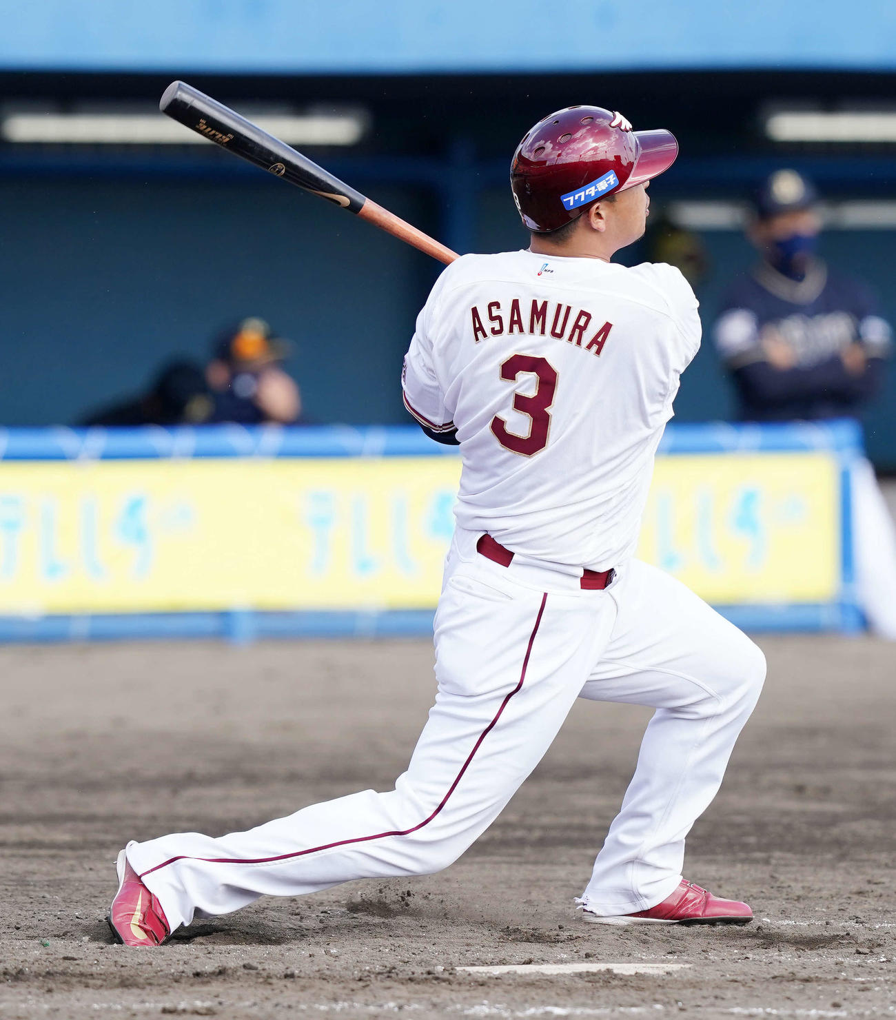 楽天対オリックス　4回裏楽天1死、左中間にソロ本塁打を放つ浅村（撮影・江口和貴）