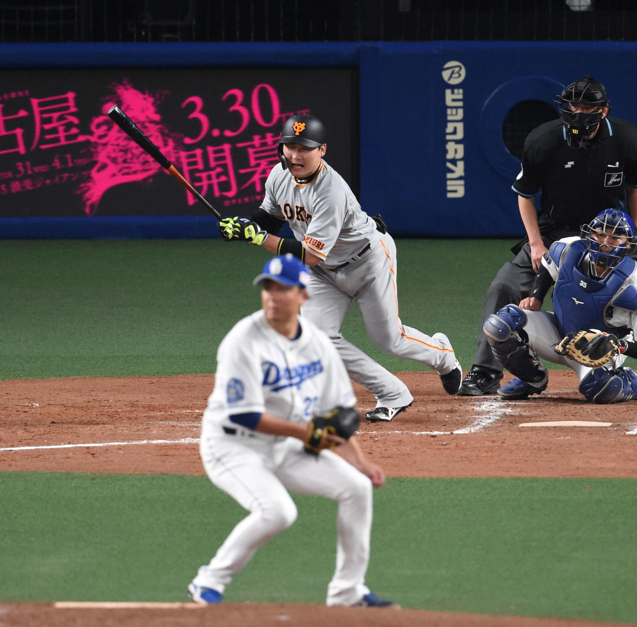 オープン戦・中日対巨人　4回表巨人1死二塁、大野雄大から右前適時打を放った丸佳浩（撮影・森本幸一）