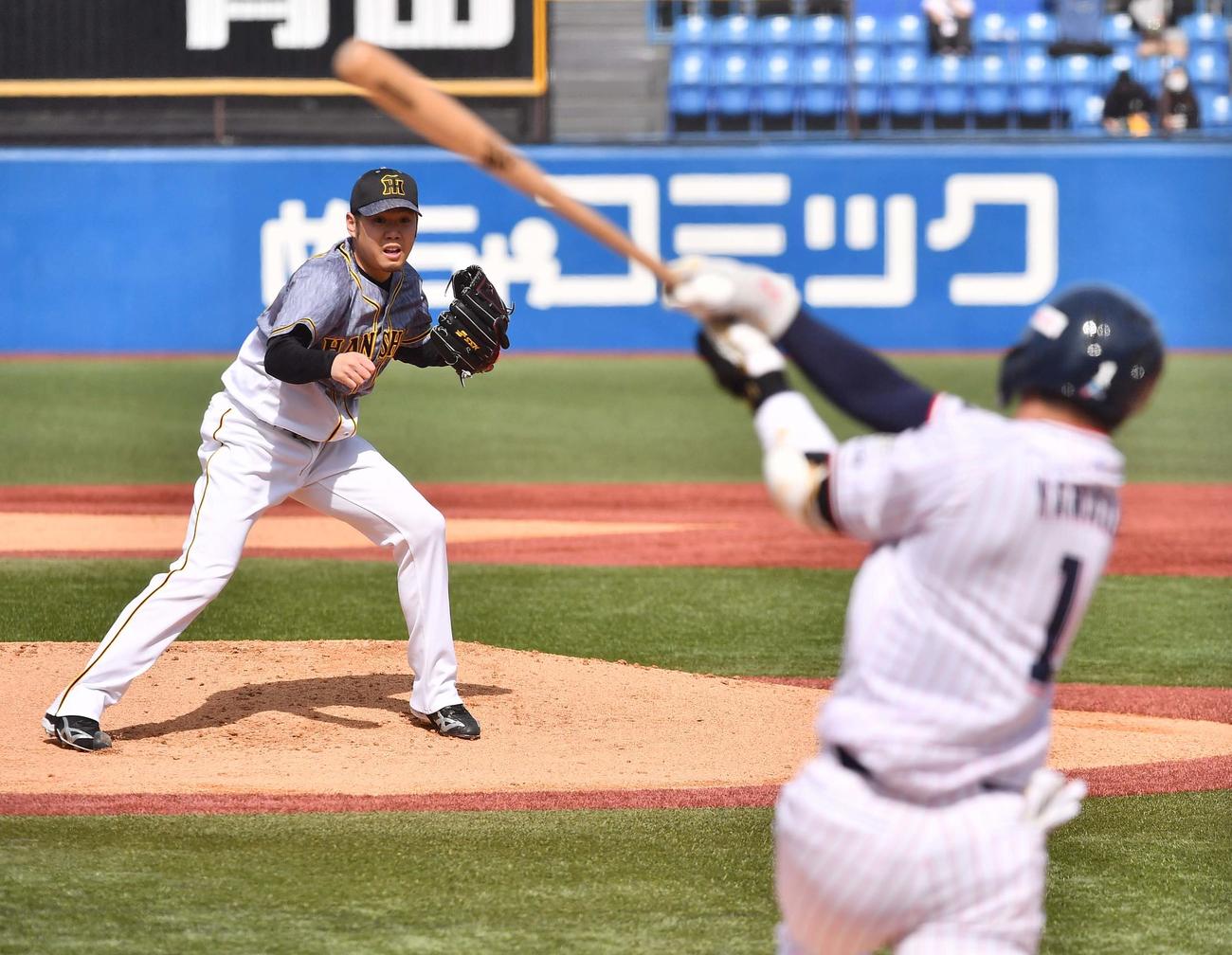 ヤクルト対阪神　山田を一ゴロに打ち取る西勇（撮影・上田博志）