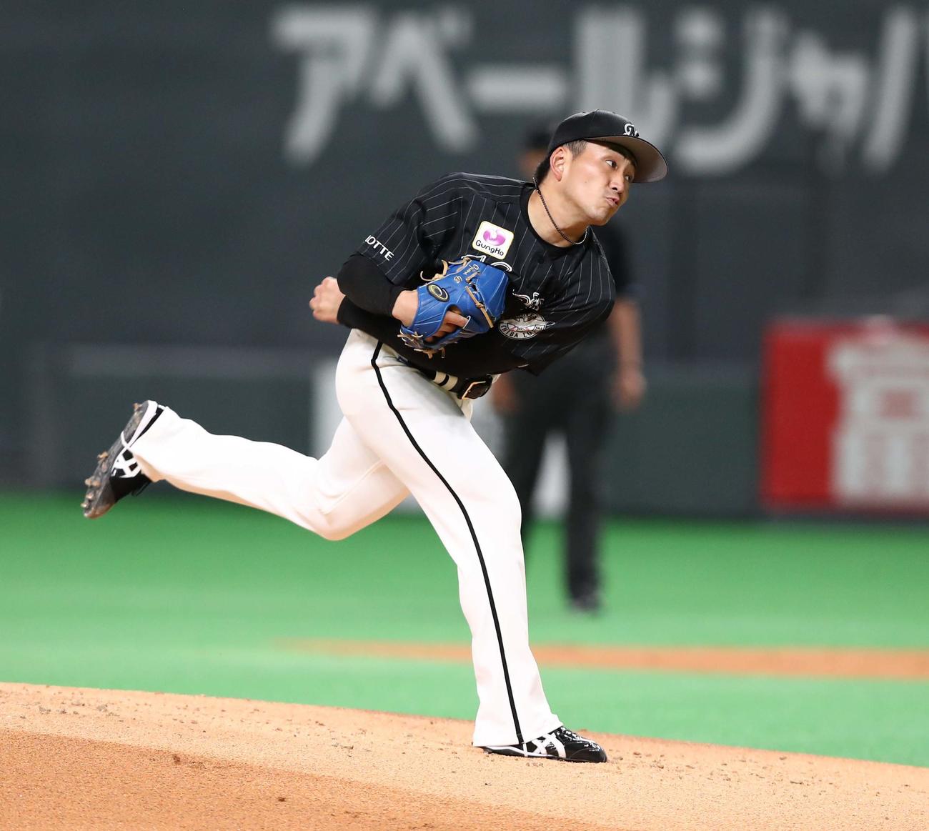 日本ハム対ロッテ　ロッテ先発の小島（撮影・黒川智章）