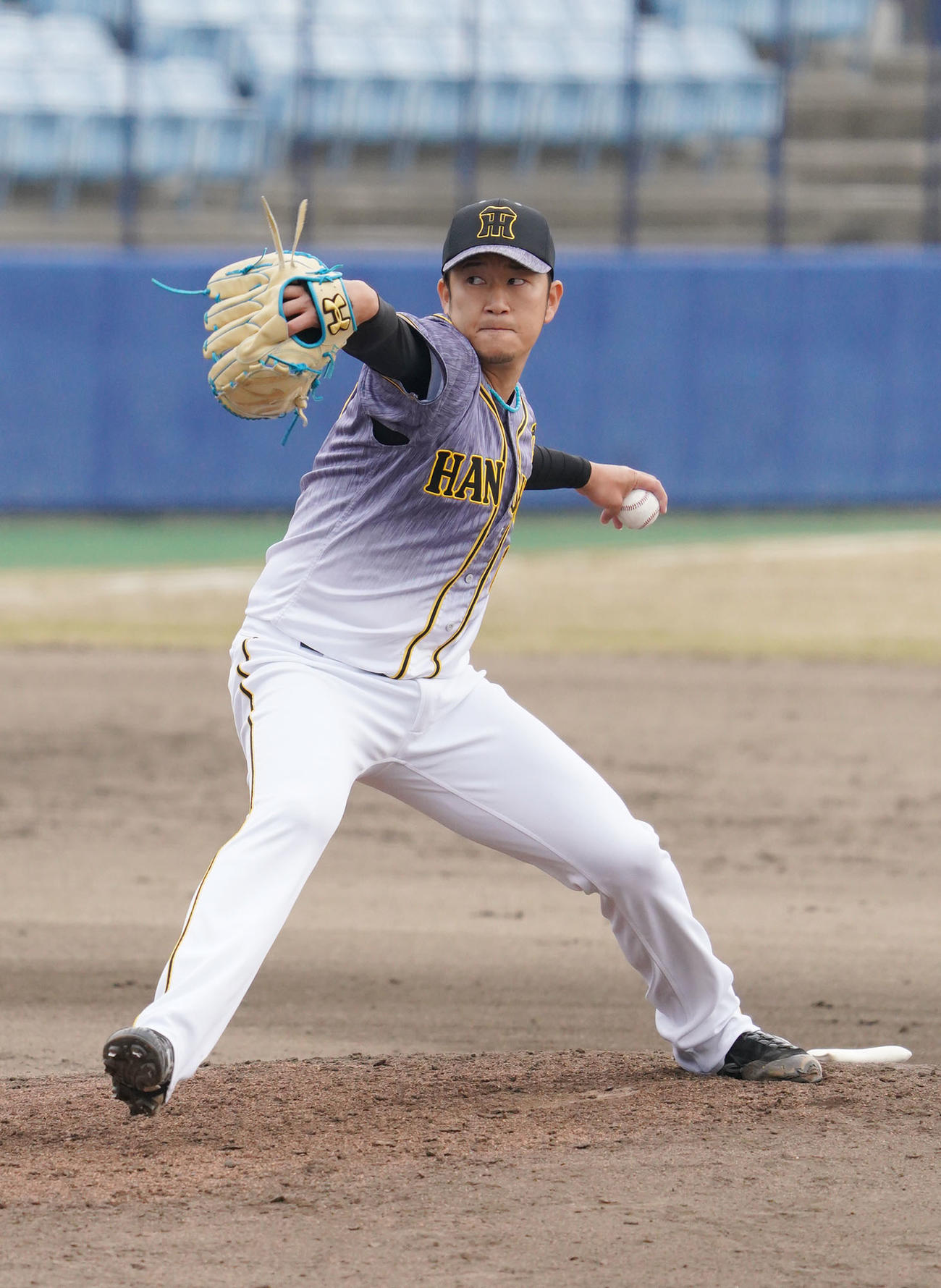 ウエスタン教育リーグ中日対阪神　4回裏、阪神2番手で登板する岩貞祐太（撮影・森本幸一）