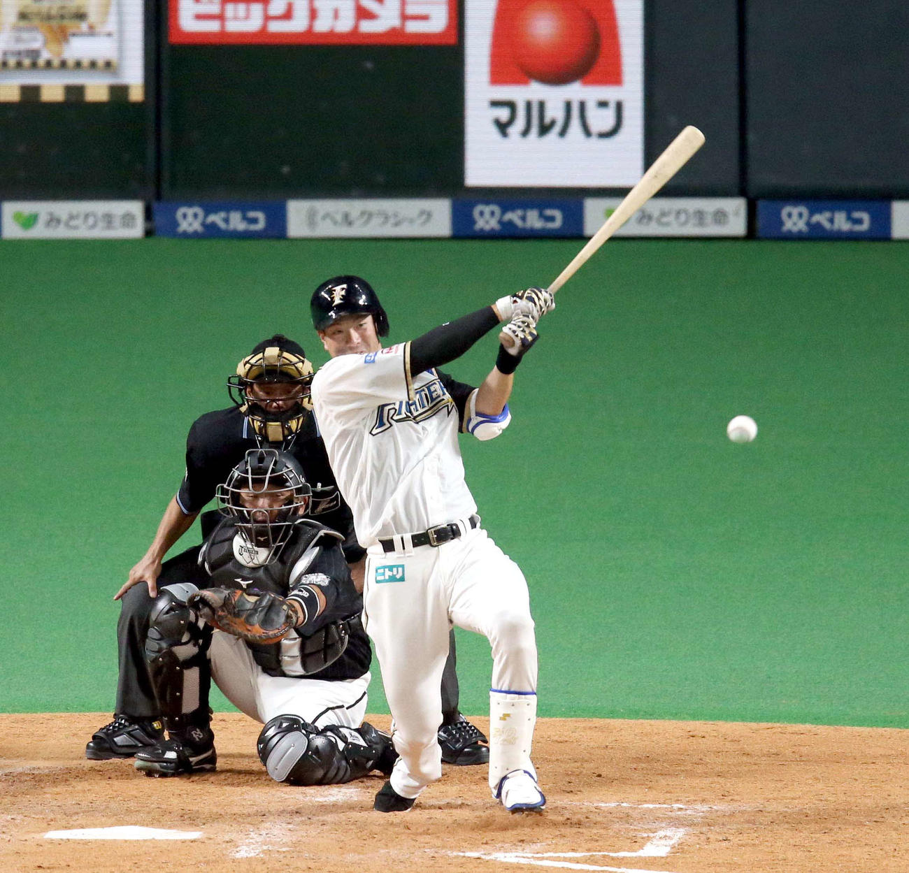 日本ハム対ロッテ　4回裏日本ハム2死一、三塁、松本剛は左前適時打を放つ（撮影・佐藤翔太）
