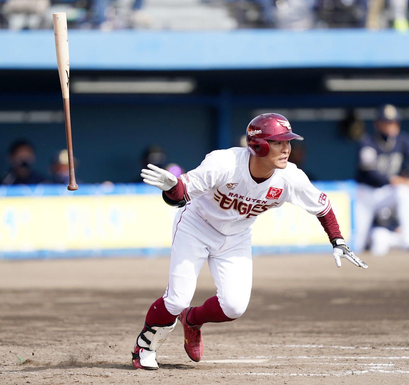 楽天対オリックス　3回裏楽天2死一、三塁、右前適時打を放つ茂木（撮影・江口和貴）