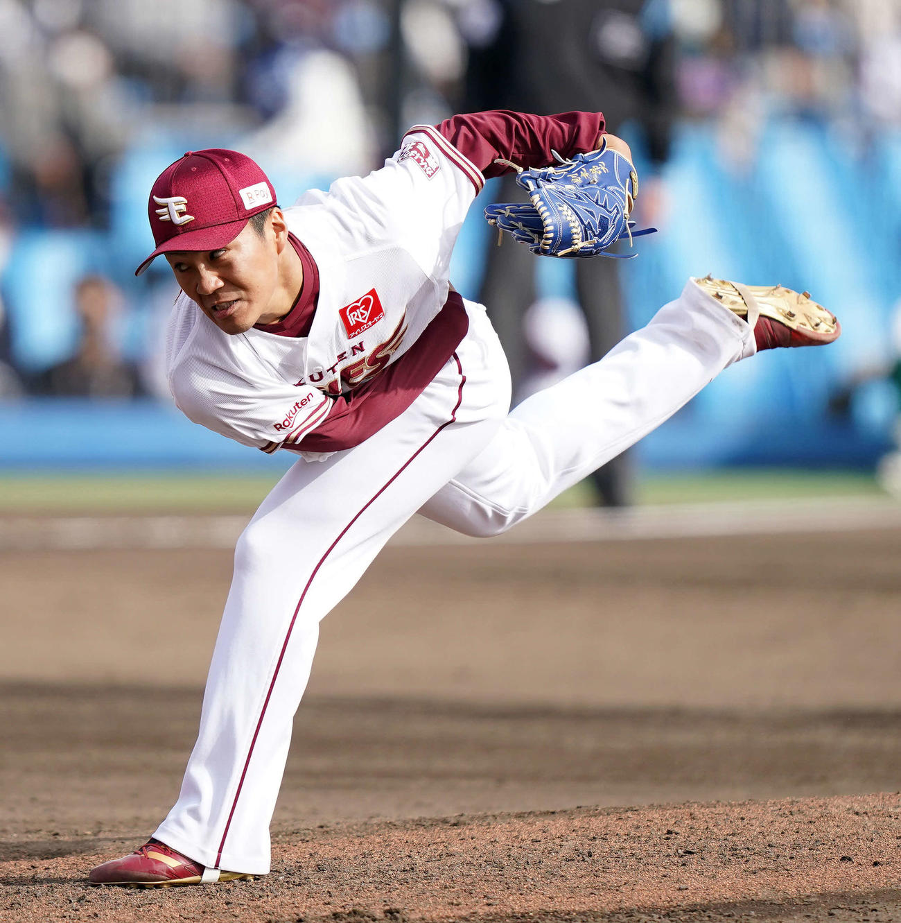楽天対オリックス　5回表、力投する楽天先発の則本昂（撮影・江口和貴）