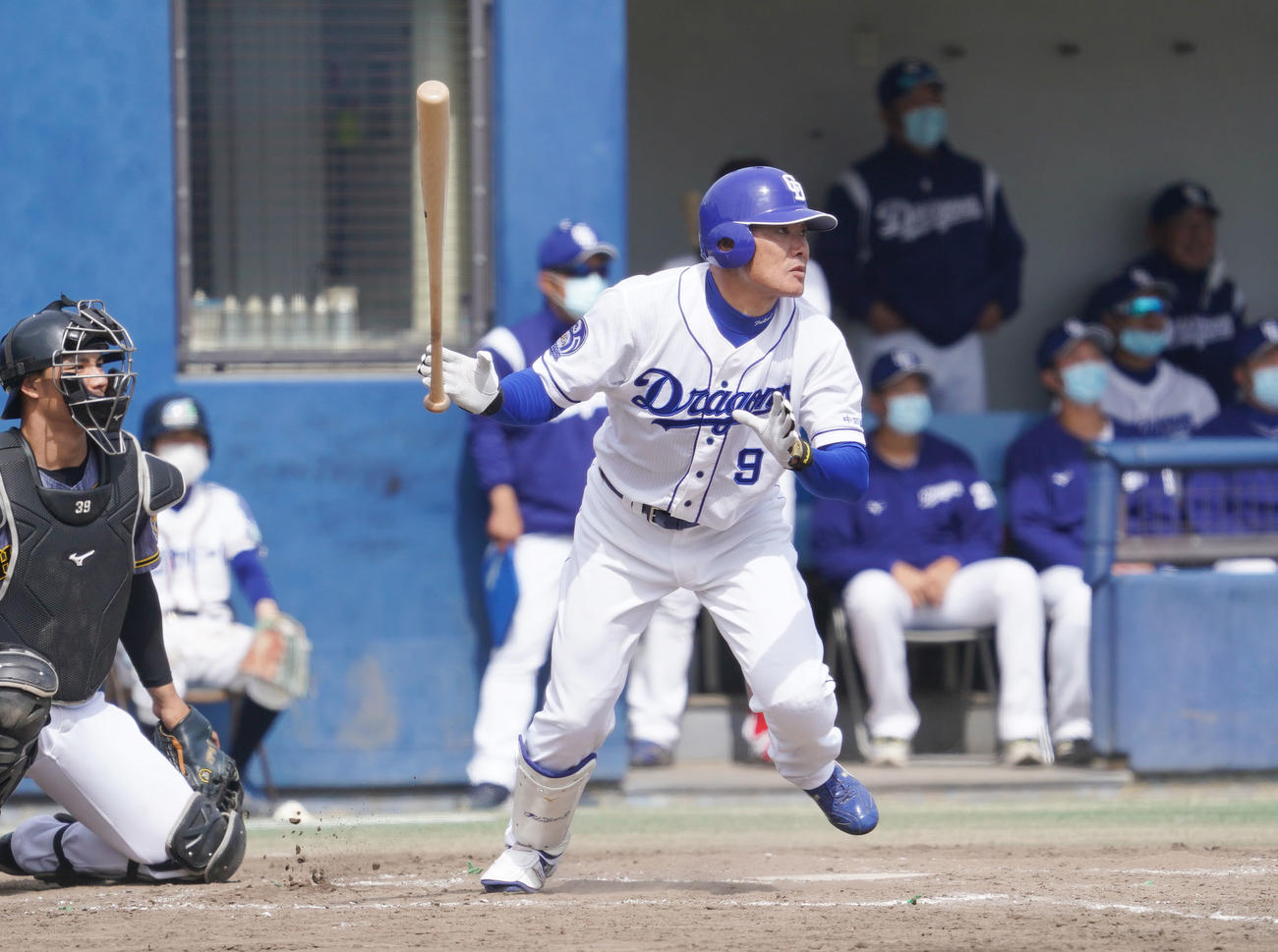 ウエスタン教育リーグ中日対阪神　3回裏中日1死一、三塁、右中間へ2点適時二塁打を放った福留（撮影・森本幸一）