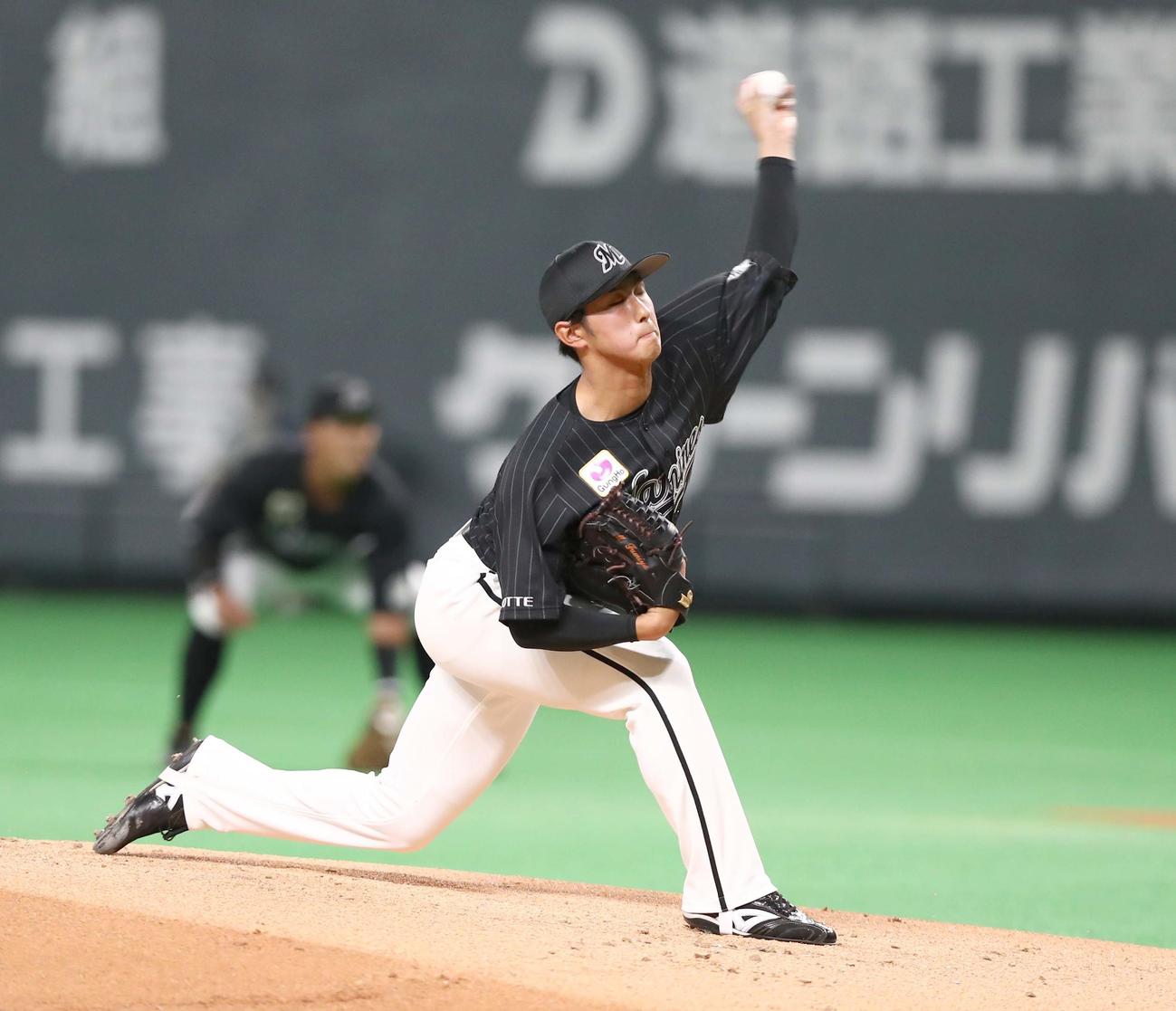 日本ハム対ロッテ　ロッテ先発の本前（撮影・黒川智章）