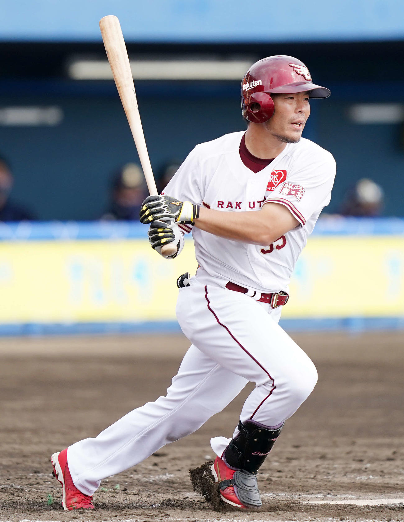 楽天対オリックス　3回裏楽天1死三塁、右前適時打を放つ島内（撮影・江口和貴）