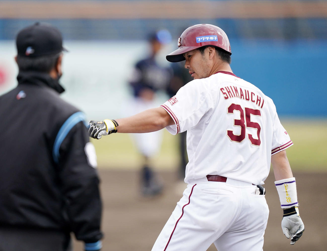 楽天対オリックス　3回裏楽天1死三塁、右前適時打を放った島内（撮影・江口和貴）