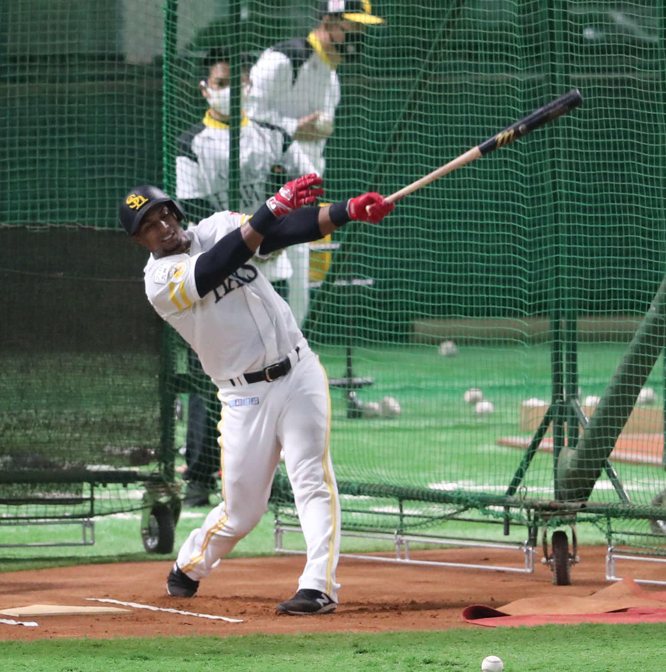 打撃練習を行うグラシアル（撮影・梅根麻紀）