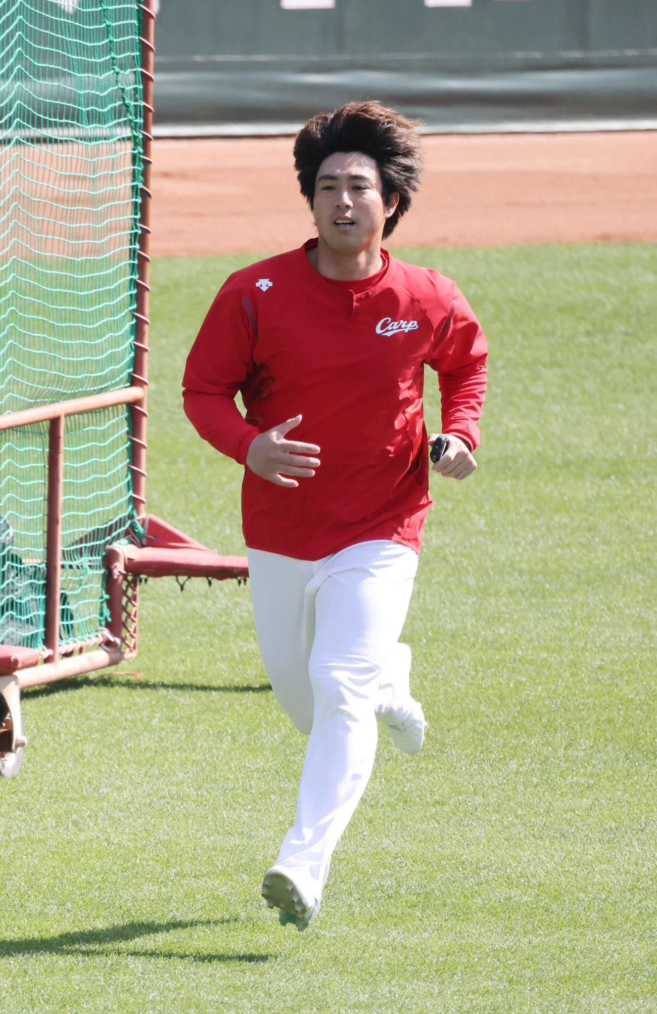 プロ野球広島練習　1軍の練習に合流し、走り込む野村（撮影・加藤孝規）