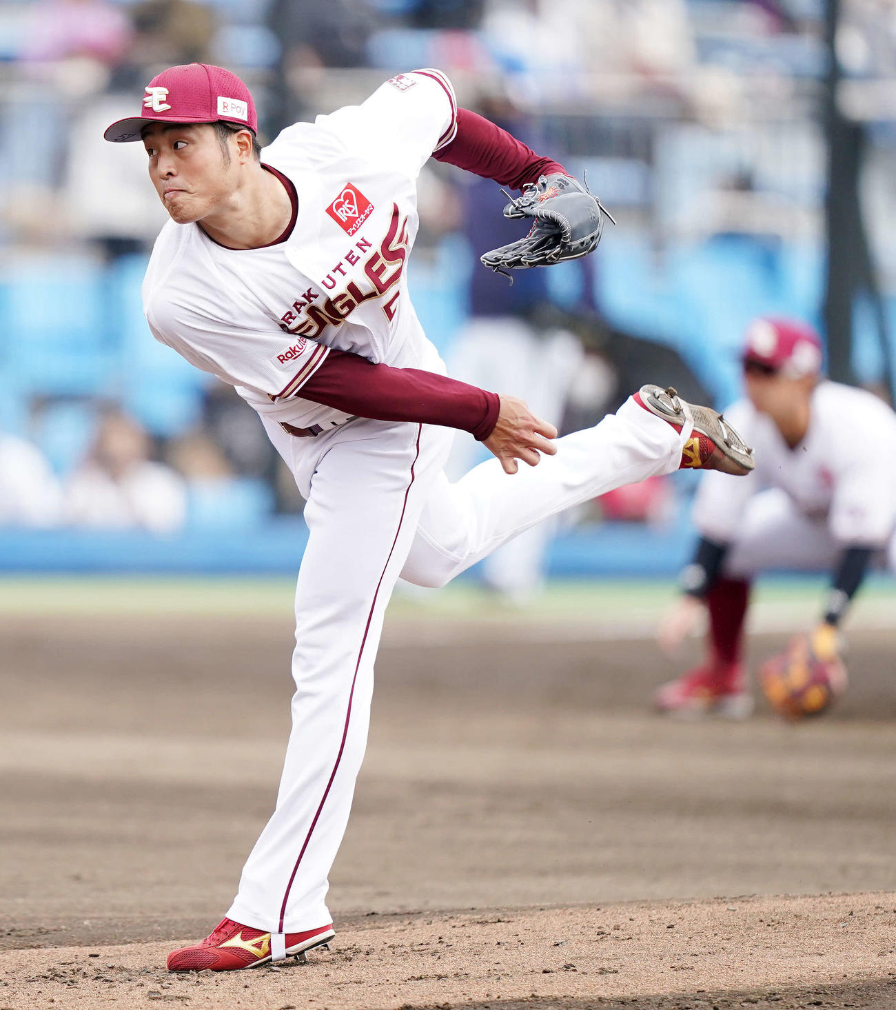 楽天対オリックス　力投する楽天先発の滝中（撮影・江口和貴）