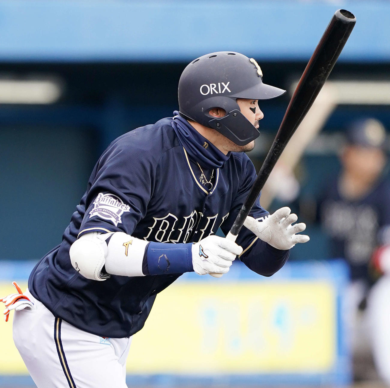 楽天対オリックス　3回表オリックス1死二塁、中前適時打を放つT－岡田（撮影・江口和貴）