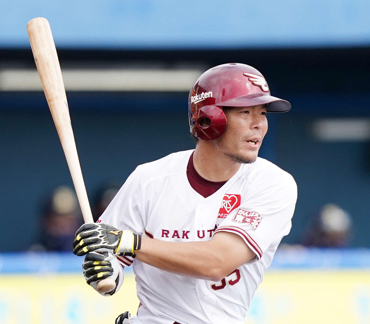 楽天対オリックス　3回裏楽天1死三塁、右前適時打を放つ島内（撮影・江口和貴）