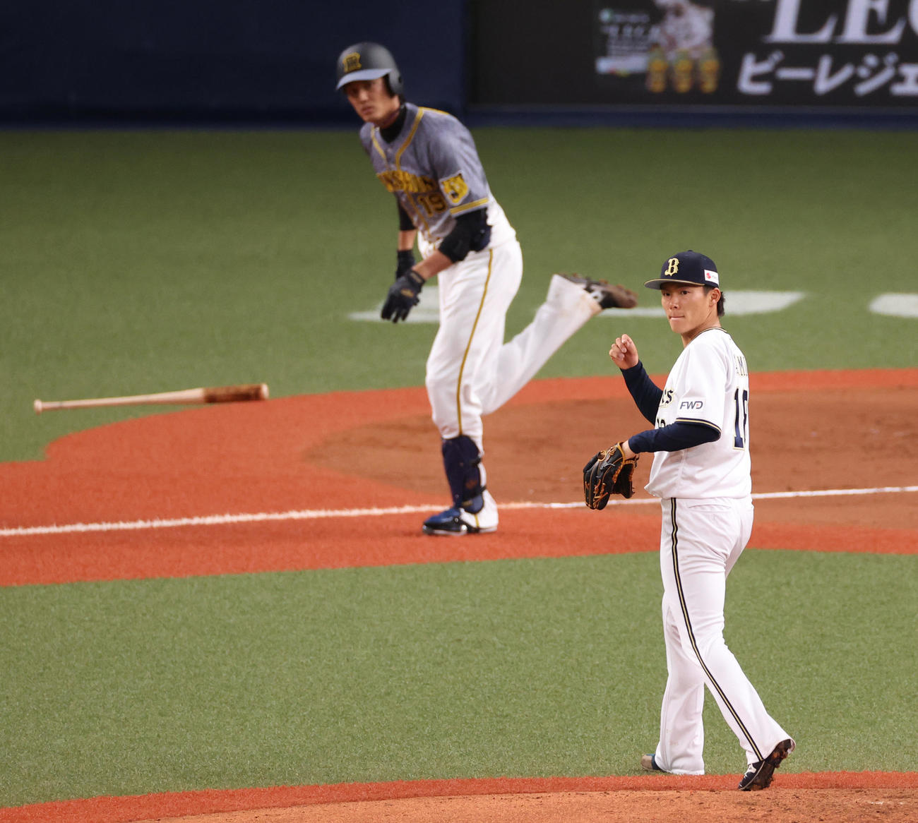 オリックス対阪神　2回表阪神2死一塁、打者藤浪を中飛に打ち取るオリックス山本由伸（撮影・清水貴仁）