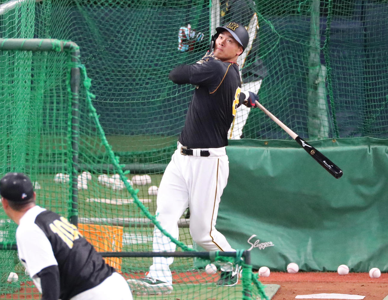 オリックス対阪神　フリー打撃を行う佐藤輝明（撮影・清水貴仁）