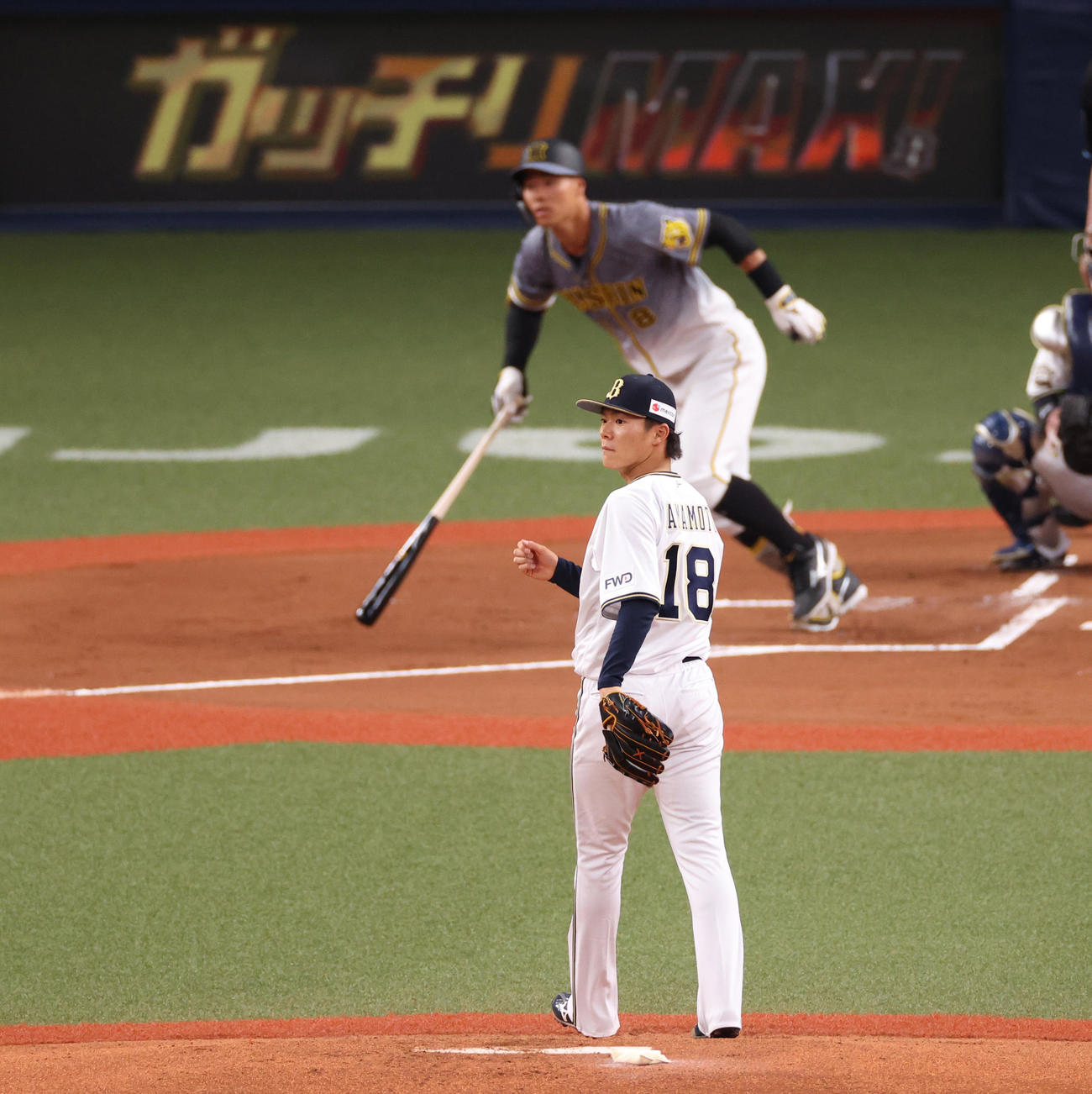 オリックス対阪神　1回表阪神2死一、二塁、阪神佐藤輝明を右飛に抑えるオリックス山本由伸（撮影・清水貴仁）