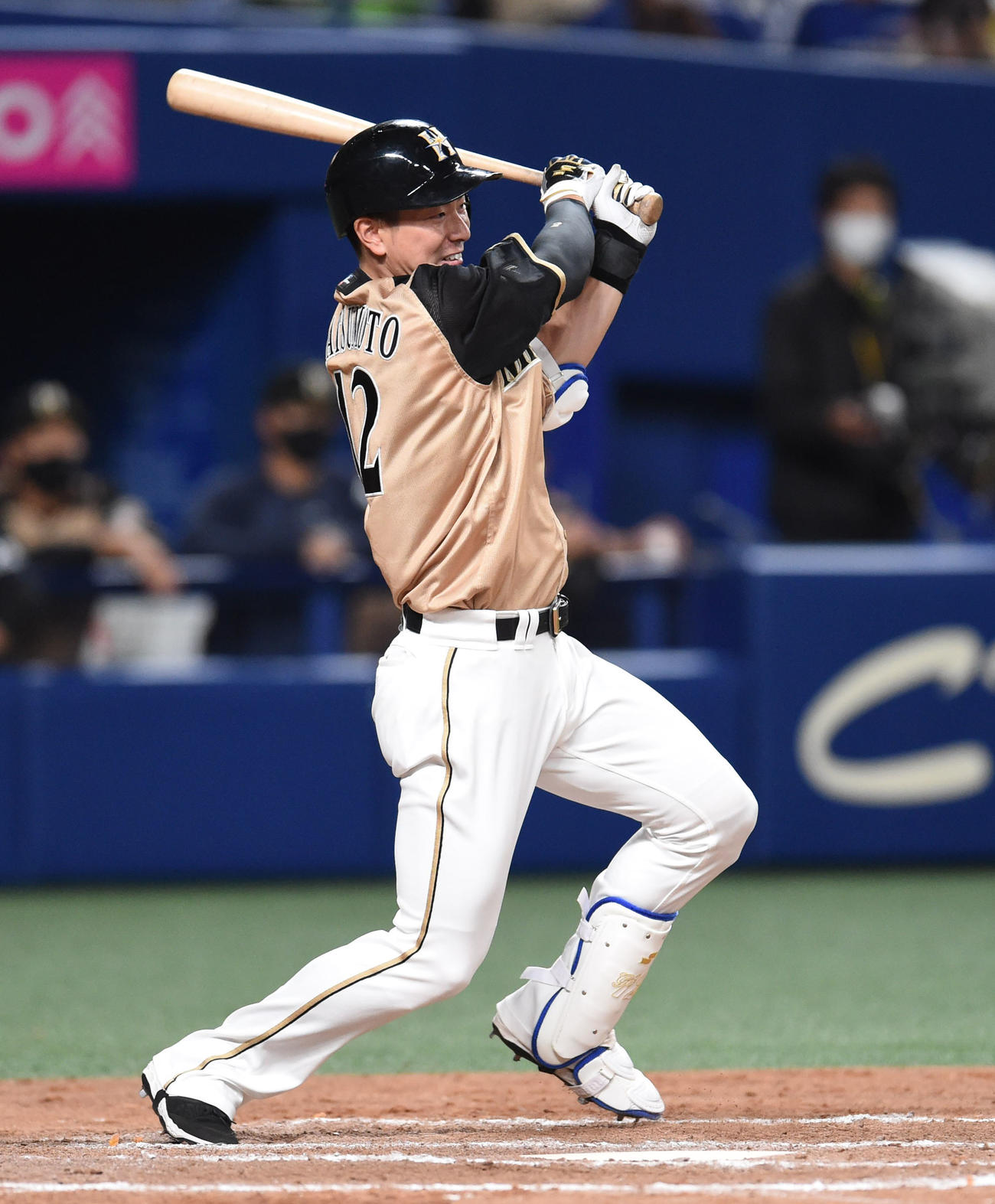 中日対日本ハム　8回表日本ハム1死二塁、中前適時打を放った松本剛（撮影・森本幸一）