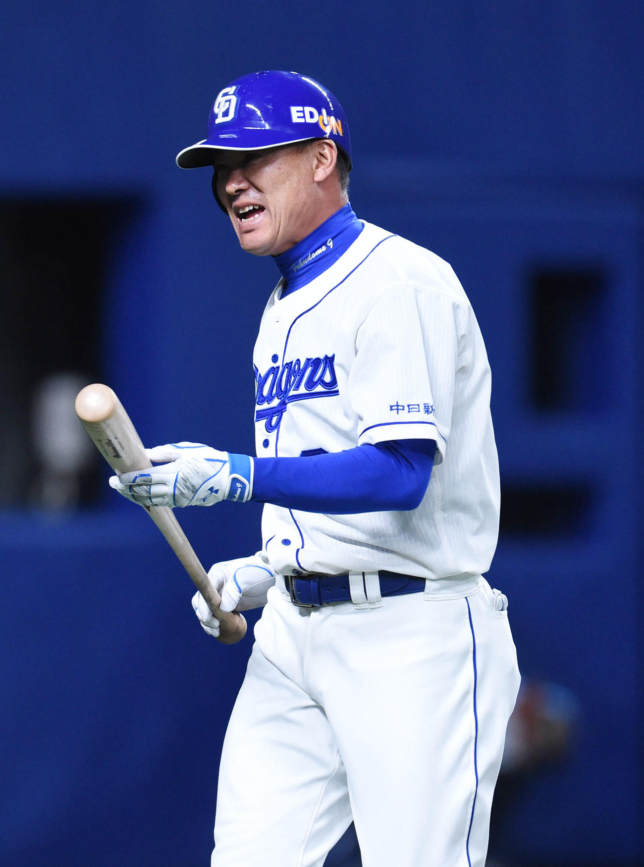 中日対日本ハム　5回裏中日無死、三邪飛に倒れる福留（撮影・森本幸一）