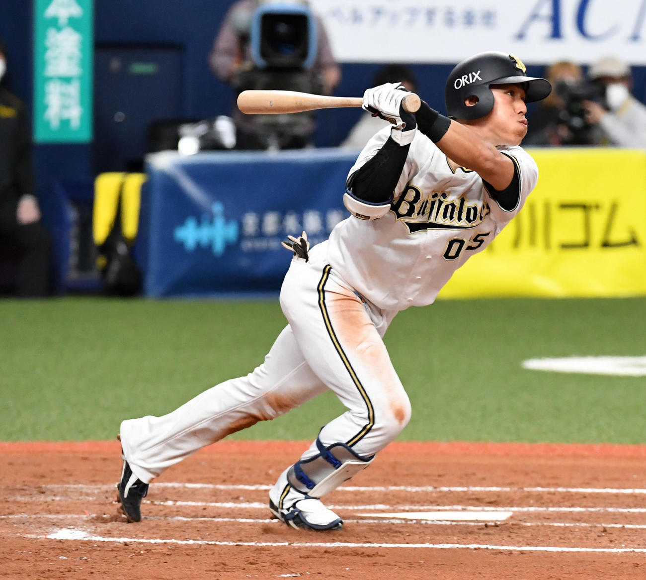 オリックス対阪神　6回裏オリックス2死一塁、佐野如は右前打を放つ（撮影・前岡正明）
