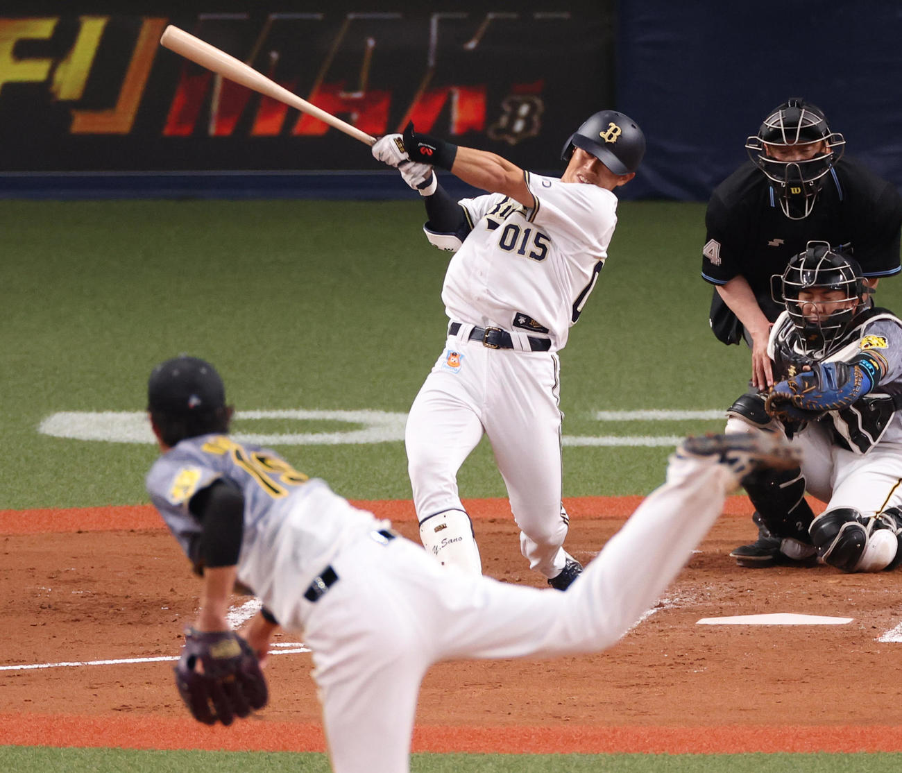 オリックス対阪神　2回裏オリックス2死、右翼線二塁打を放つ佐野如一（撮影・清水貴仁）