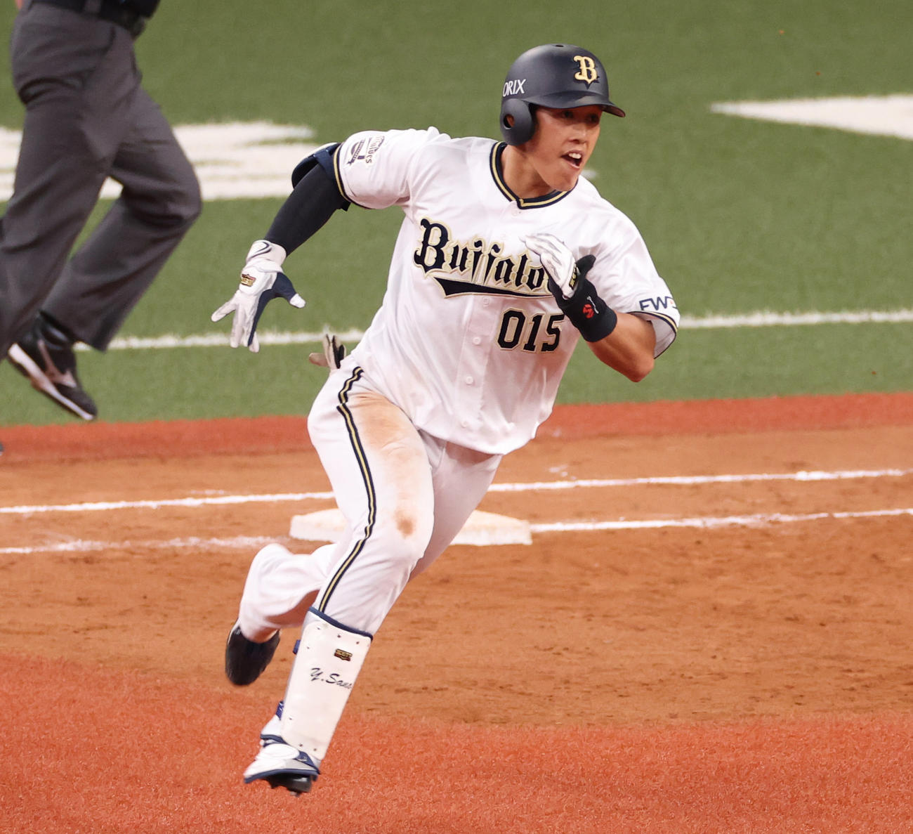 オリックス対阪神　8回裏オリックス2死、左翼フェンス直撃の三塁打を放つ佐野如一（撮影・清水貴仁）