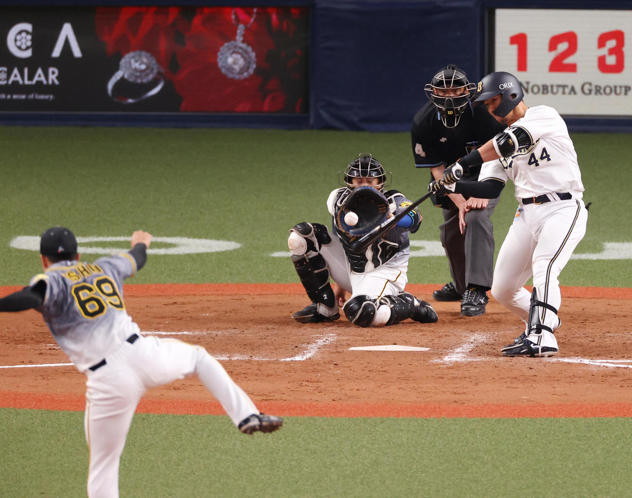 オリックス対阪神　7回裏オリックス2死一塁、頓宮を三振に切る石井大（撮影・清水貴仁）