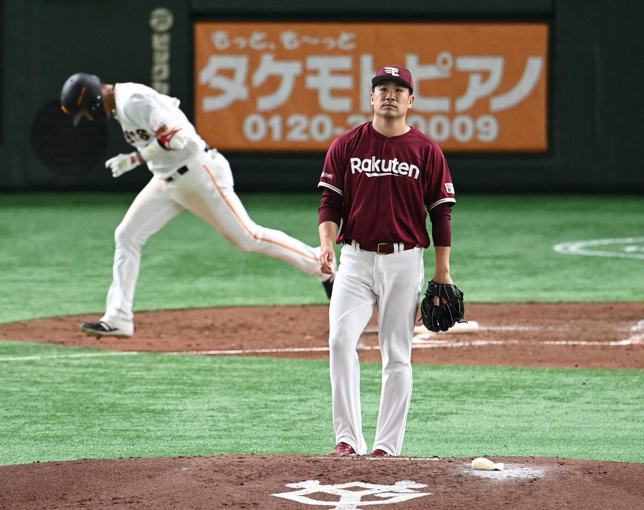 巨人対楽天　4回裏巨人無死、田中将は坂本を中飛に仕留める（撮影・山崎安昭）
