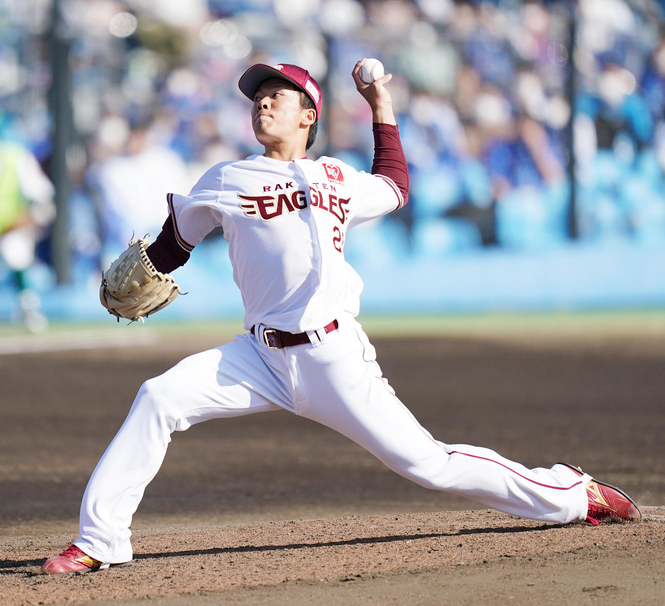 楽天対DeNA 6回から2番手で登板し、力投する楽天早川（撮影・菅敏）