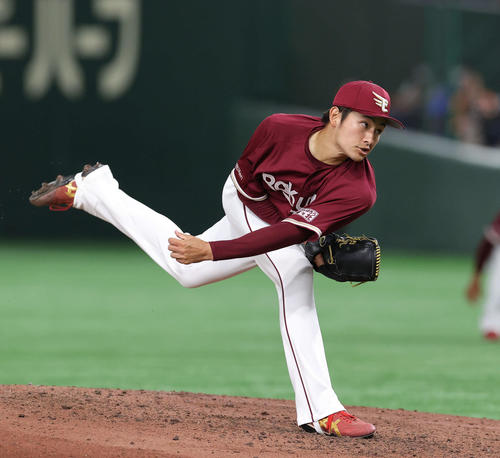 巨人対楽天 楽天3番手の渡辺佑(撮影・井上学)