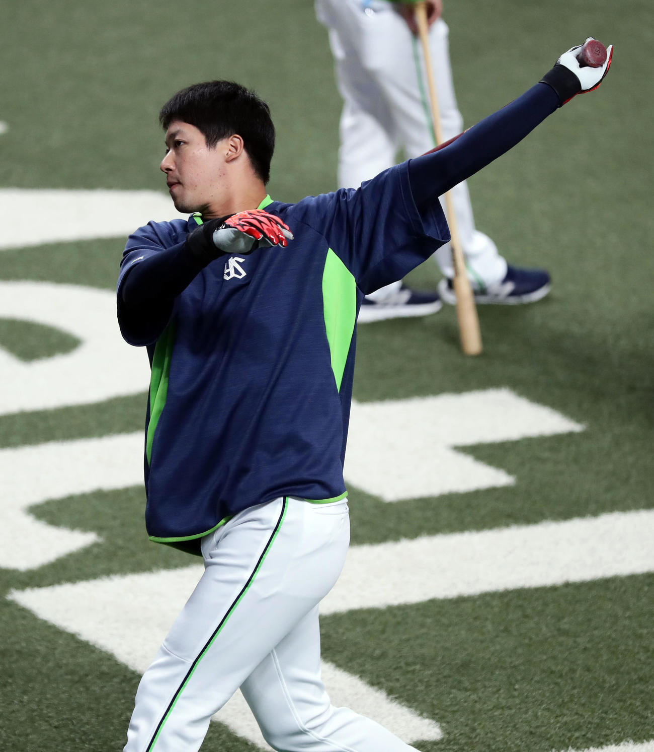 西武対ヤクルト　ティー打撃するヤクルト山田（撮影・浅見桂子）