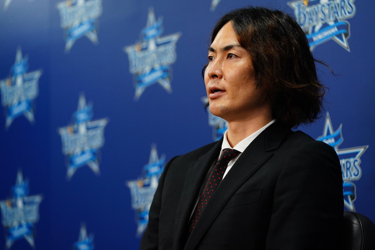 引退会見を行った石川雄洋氏（C）YDB