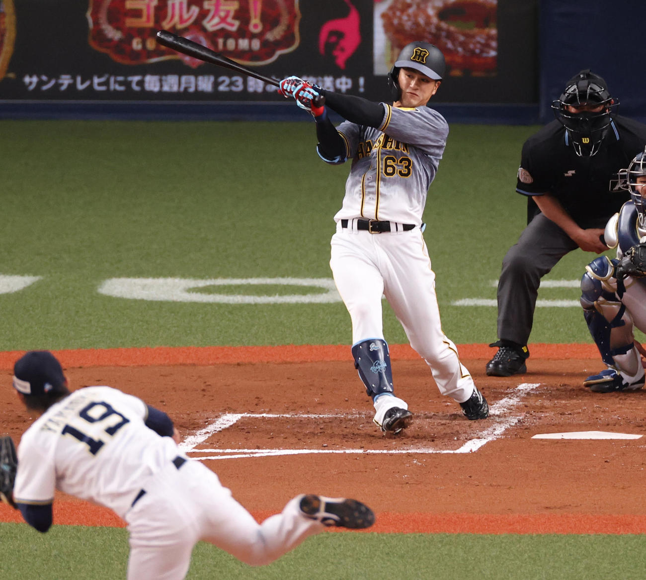 オリックス対阪神　2回表阪神2死、右翼線三塁打を放つ阪神板山（撮影・清水貴仁）