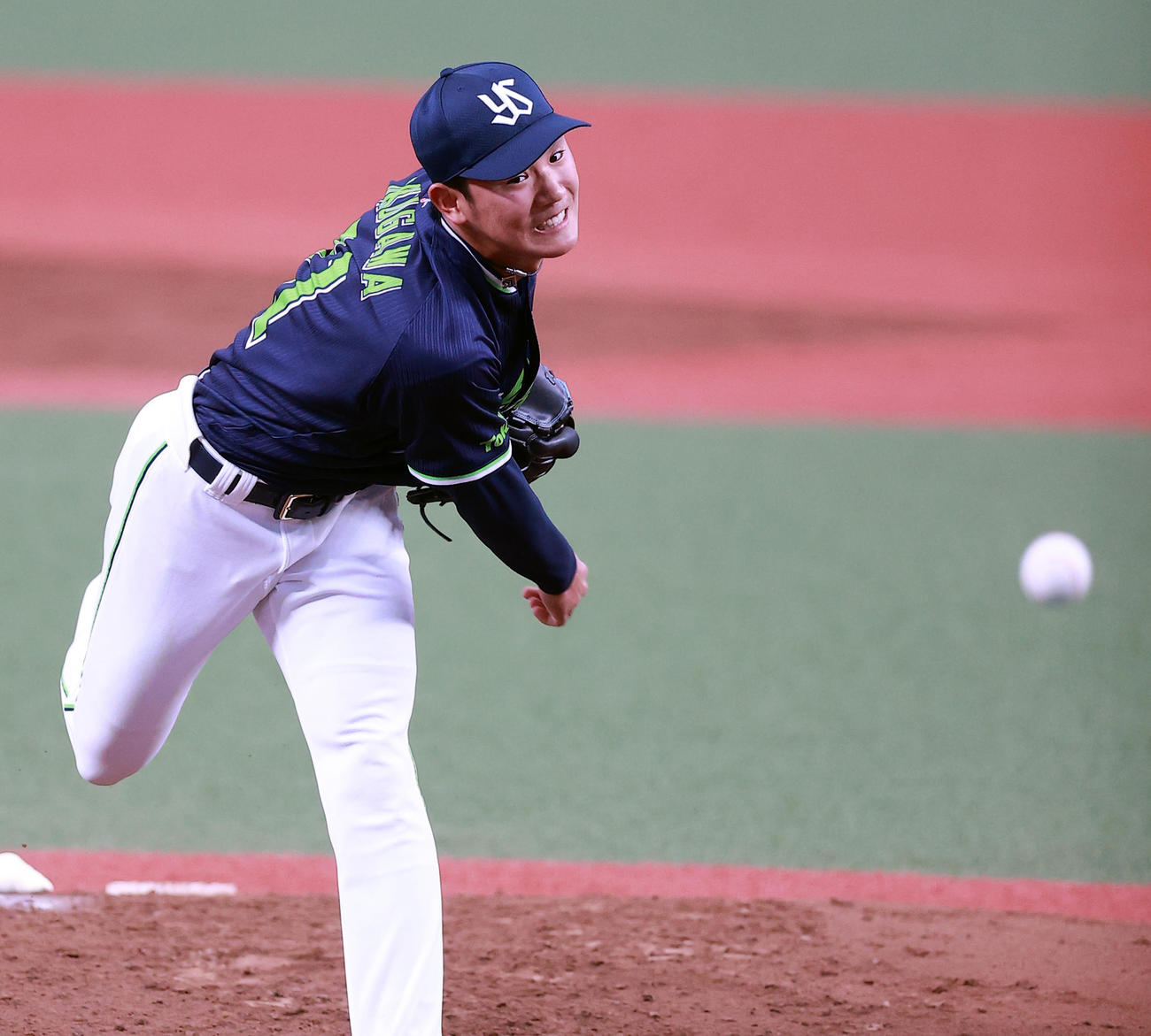 西武対ヤクルト　2回裏西武の攻撃で気合の投球を見せるヤクルト先発の奥川（撮影・浅見桂子）