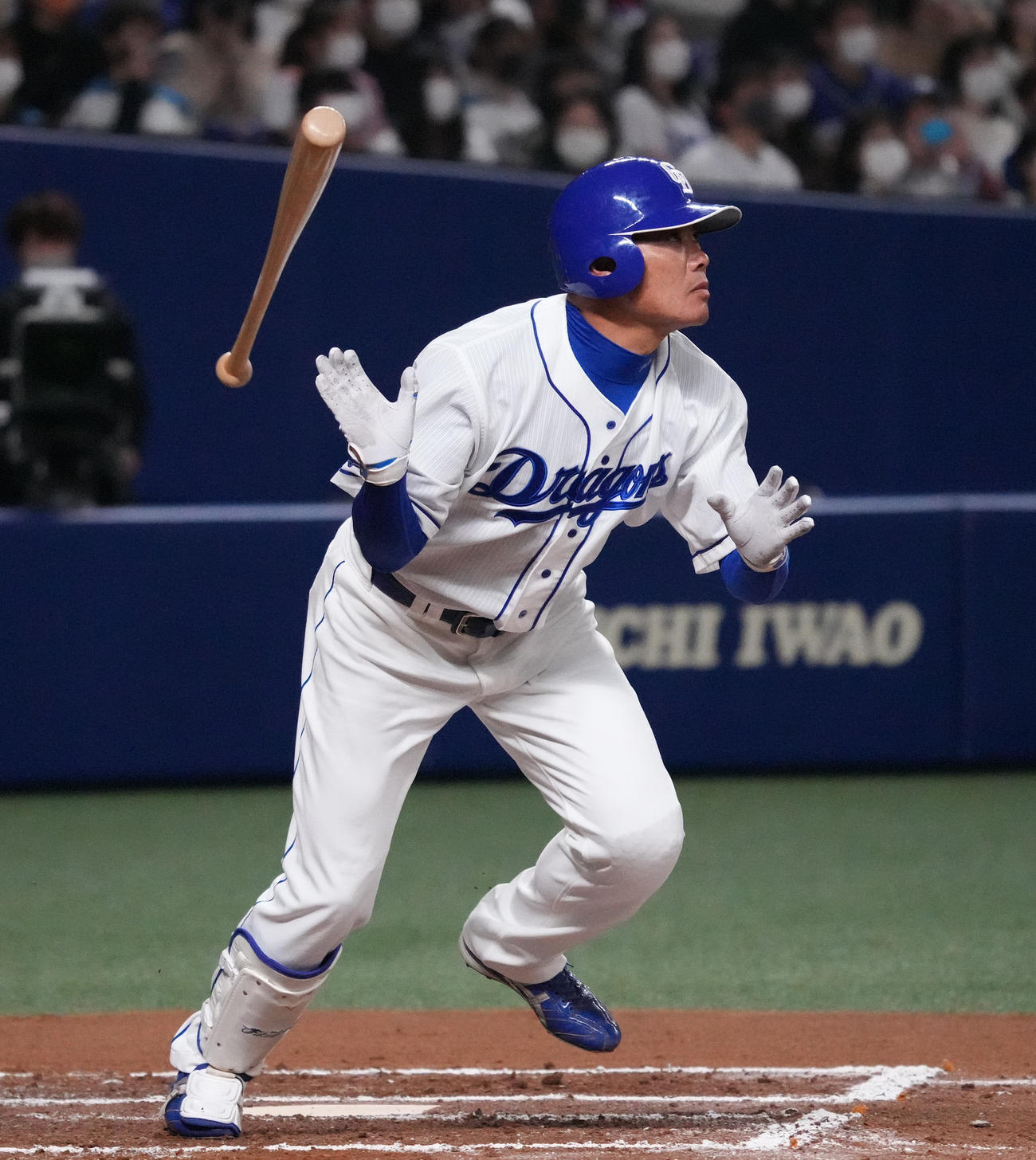 右越え2点本塁打を放った福留孝介（撮影・森本幸一）