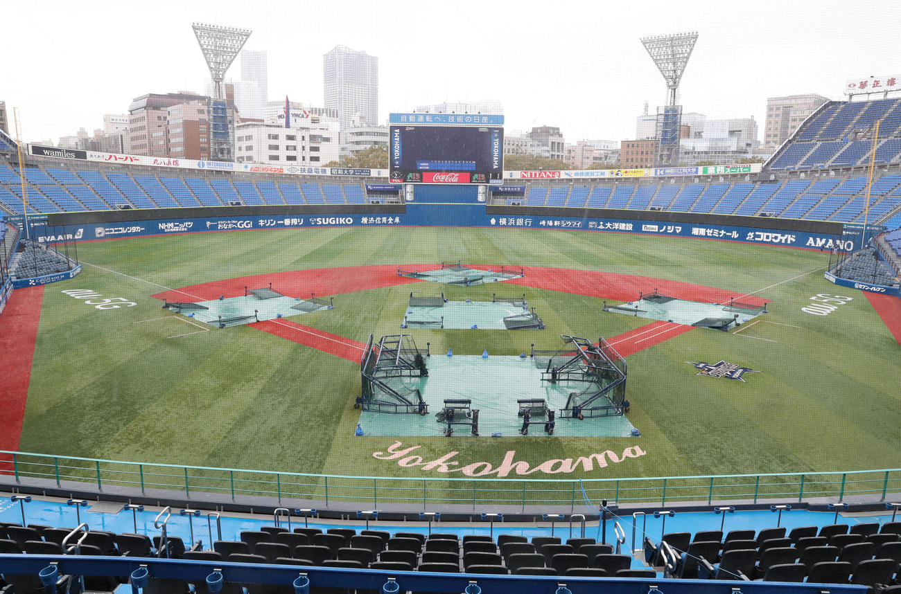 DeNA対ロッテ　雨天中止となった横浜スタジアム（撮影・垰建太）